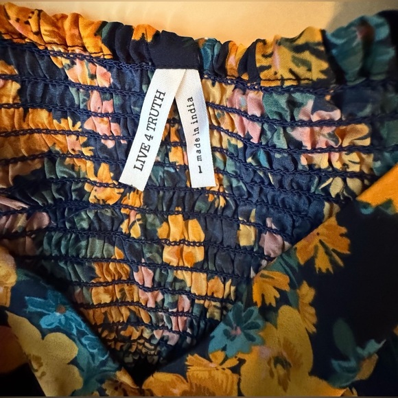 Live 4 Truth Black and Orange Puff Sleeve Crop Blouse Size Large - Picture 4 of 10